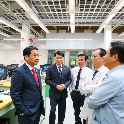 国务院总理李强调研歌尔并亲切勉励：保持和加强细分领域领先地位(图1)